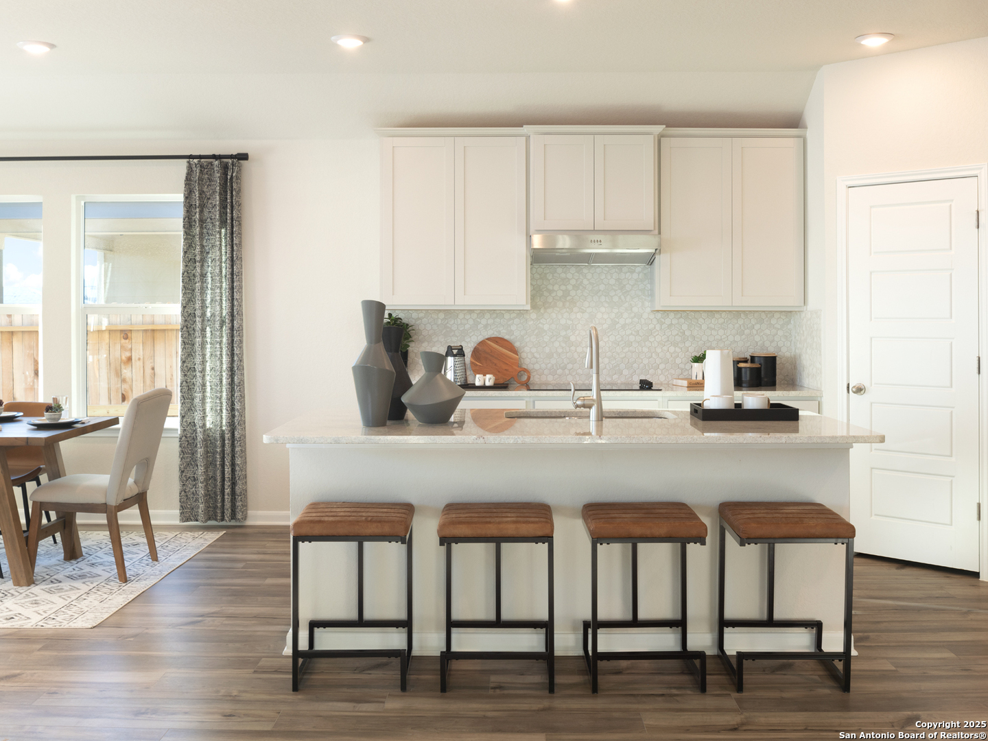 Property Photo: 963 Earp Blvd TX 78260