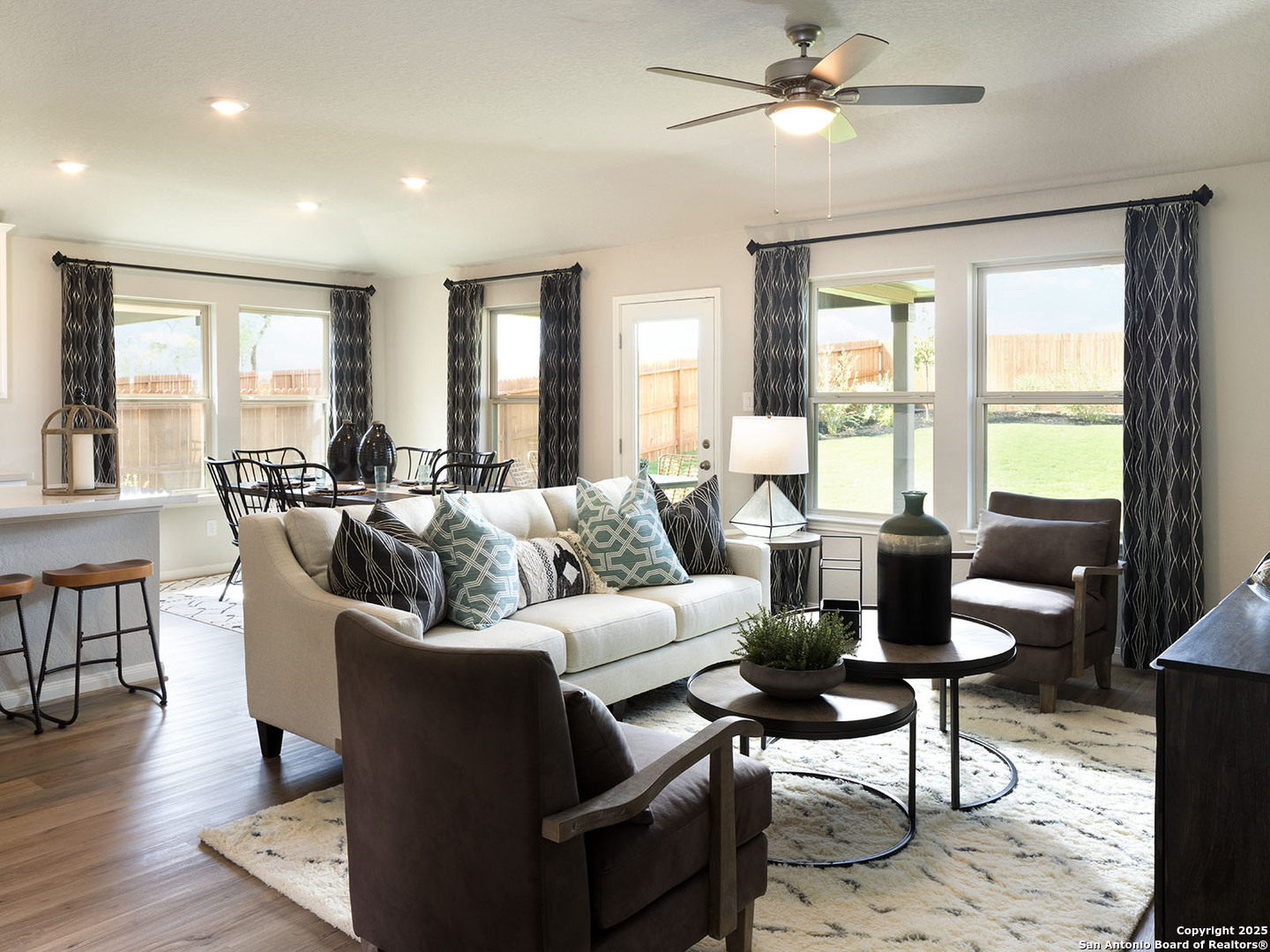 Property Photo: 914 Earp Blvd TX 78260