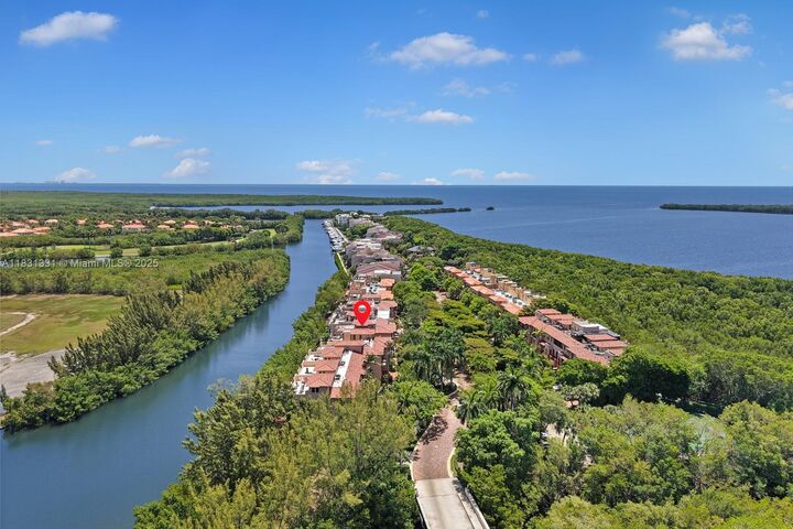 Property Photo:  6226 Paradise Point Dr  FL 33157 