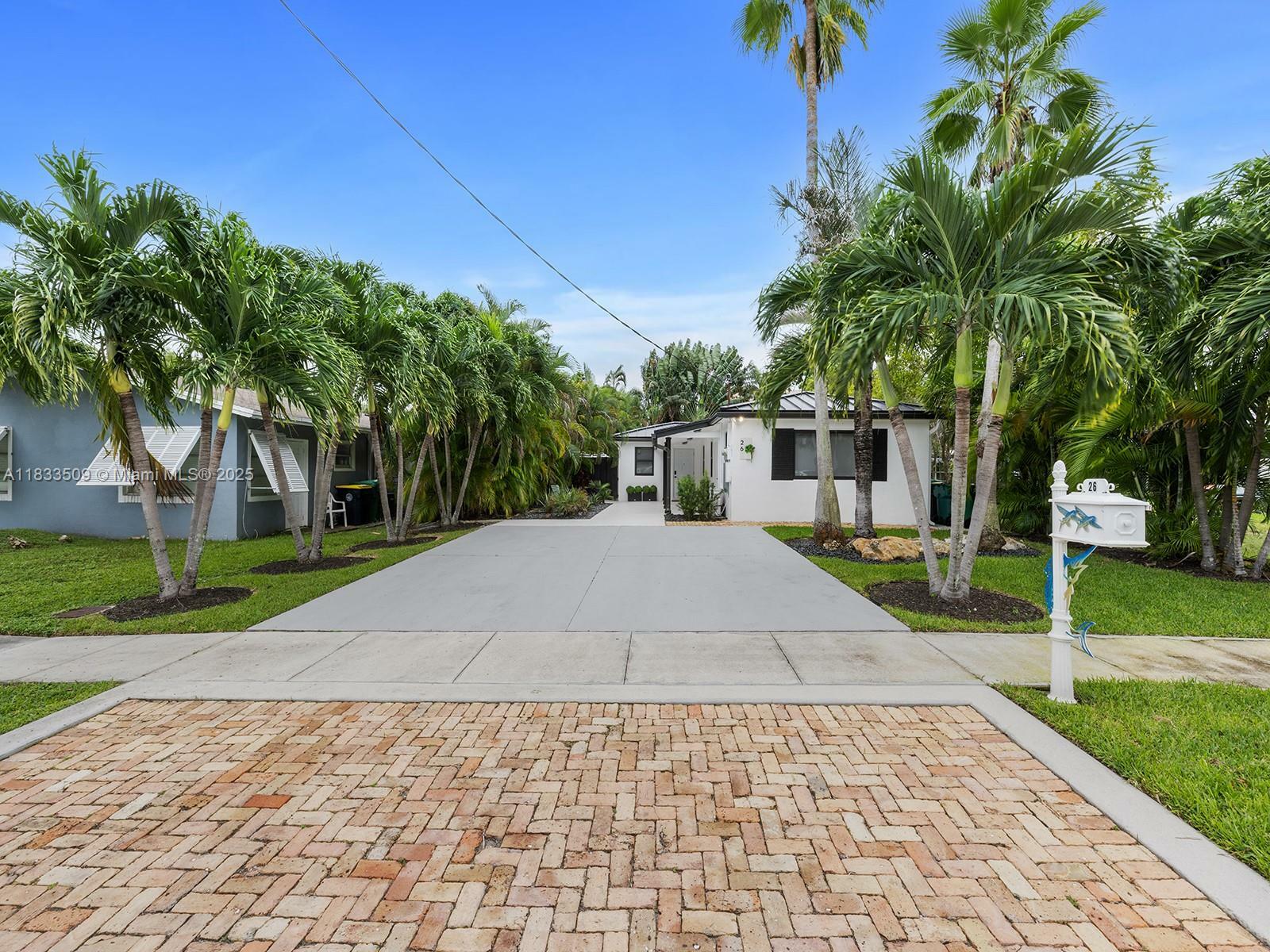 Property Photo:  26 NE 3rd St B  FL 33004 