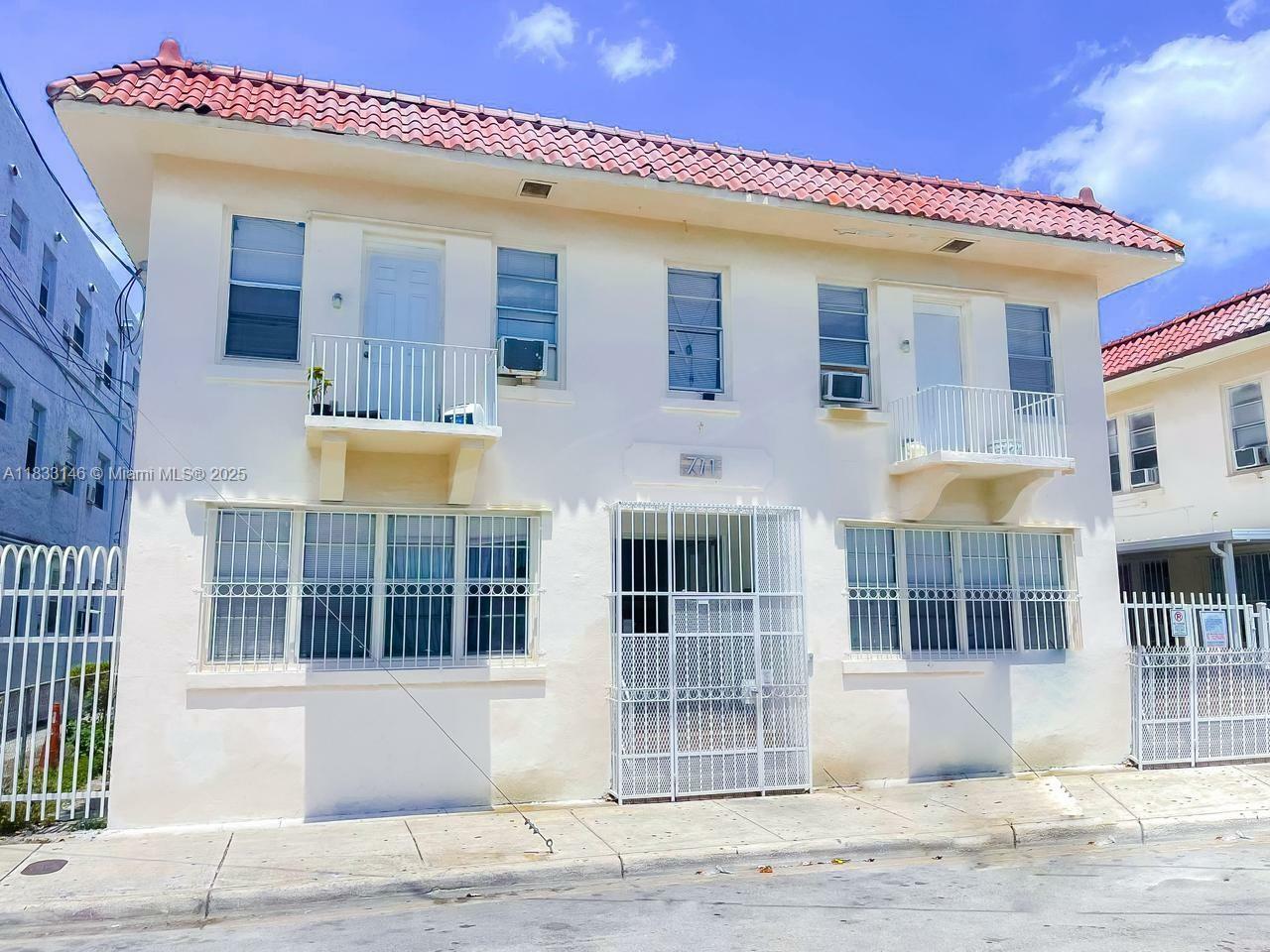 Property Photo:  711 NW 1st St  FL 33128 