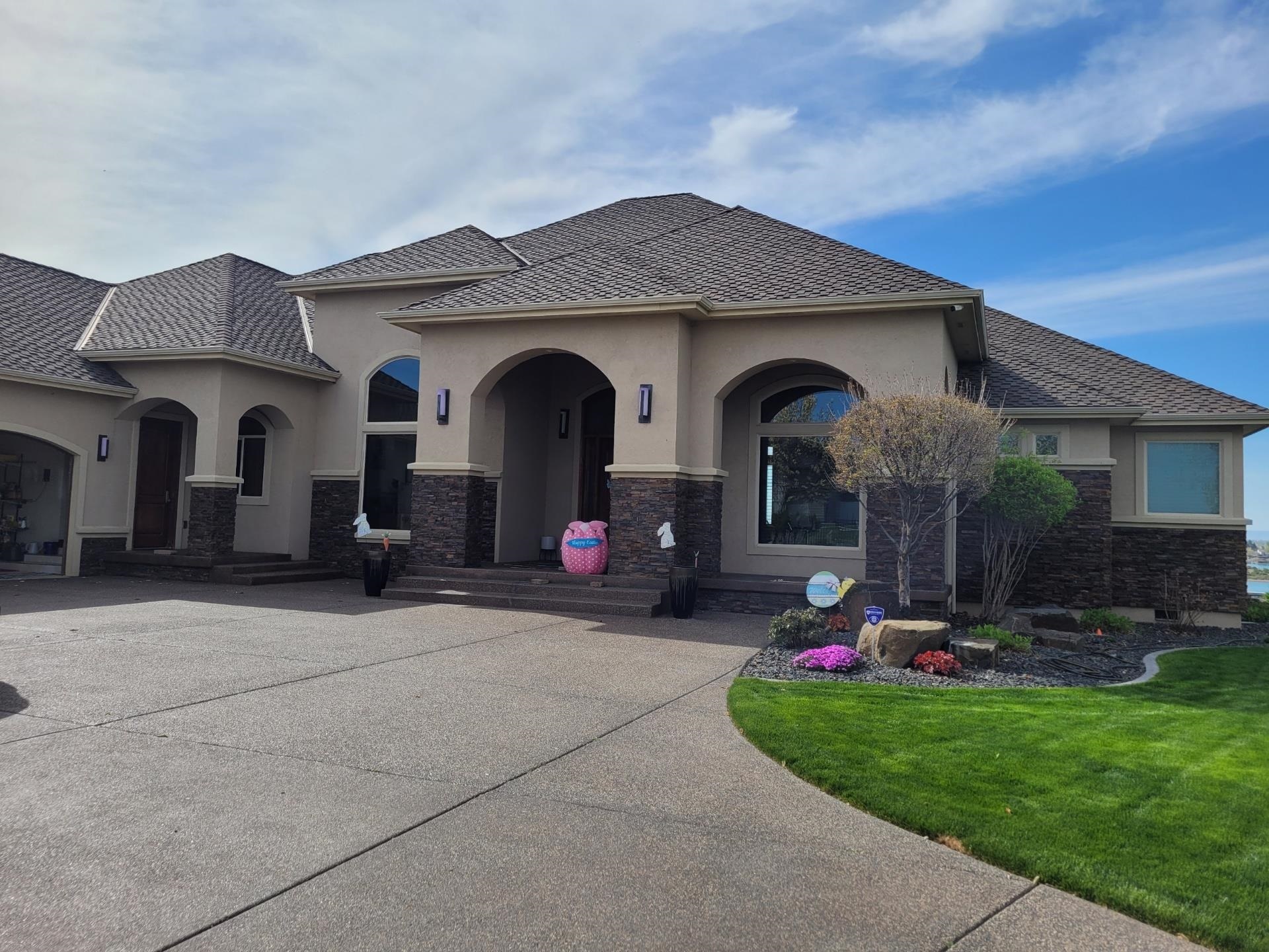 Property Photo:  8712 Dune Lake Rd  WA 98837 