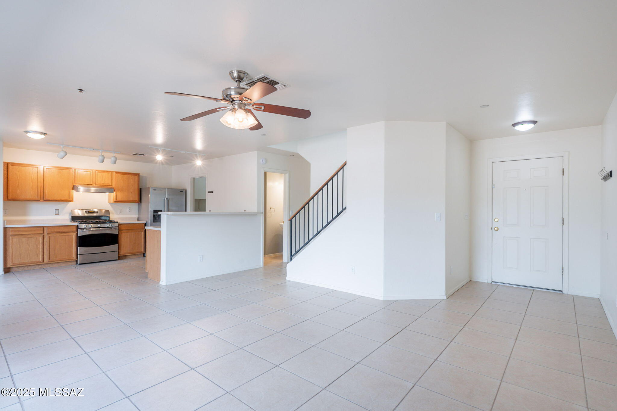 Property Photo: 8432 N Placita De Los Laureles AZ 85742