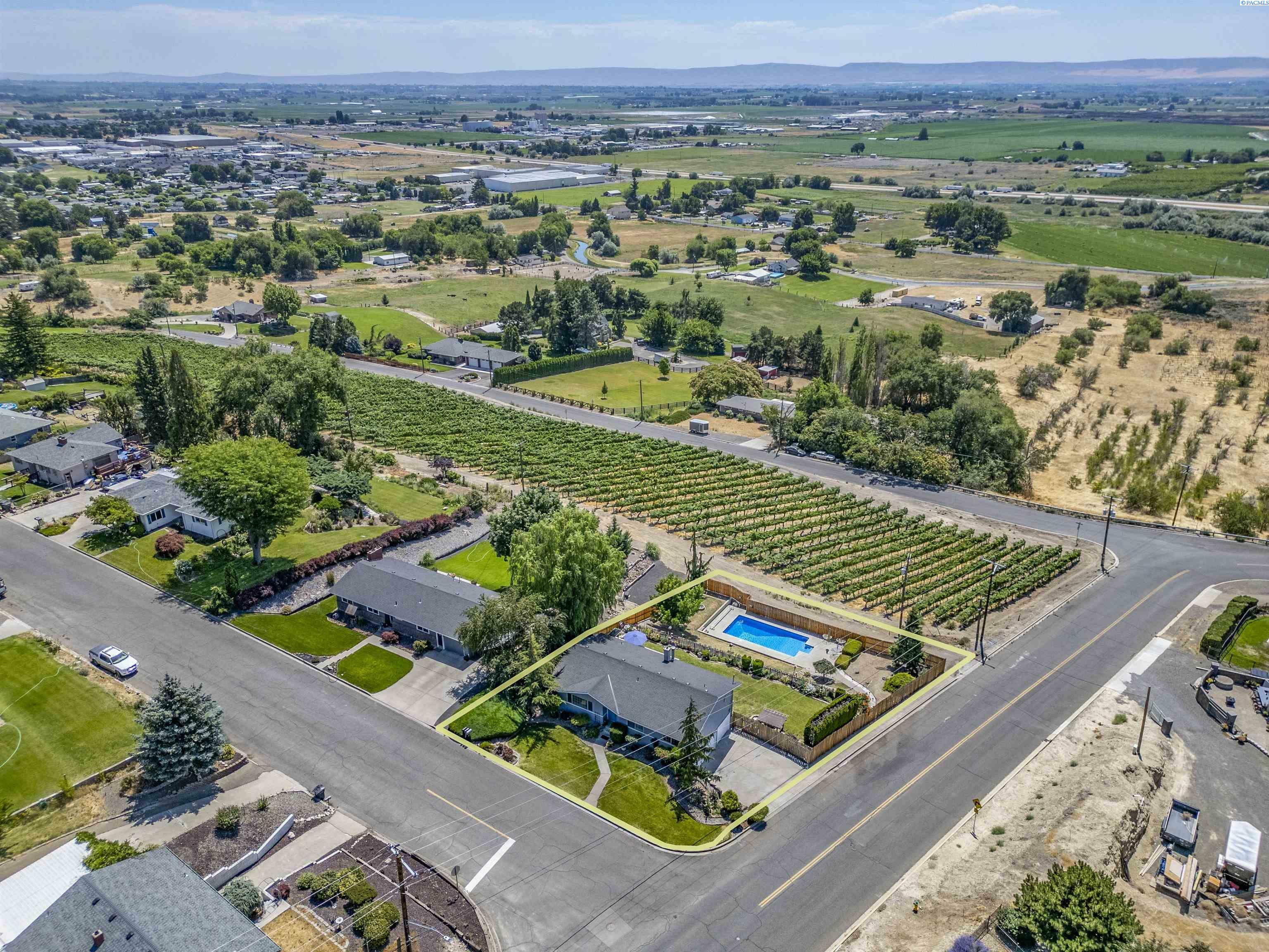 Property Photo:  1398 Upland Drive  WA 98944 