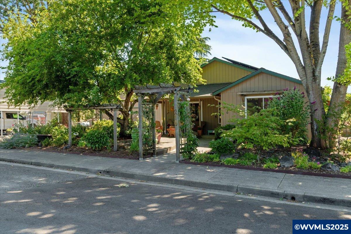 Property Photo: 210 S 2nd St OR 97111