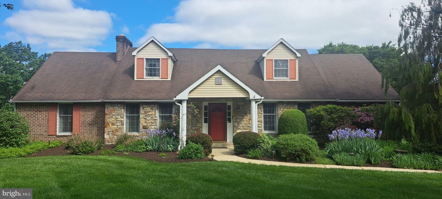 Property Photo: 1073 Country Club Road PA 19382