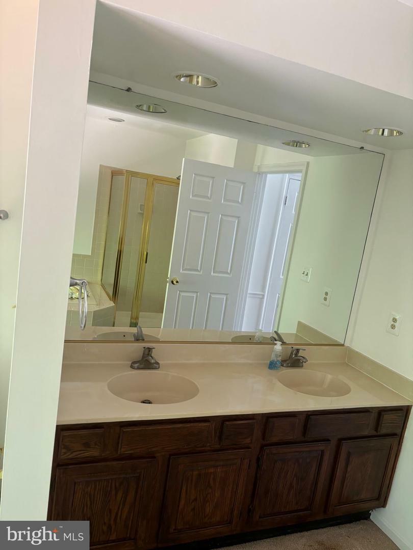 Property Photo: 8502 Chase Glen Circle VA 22039