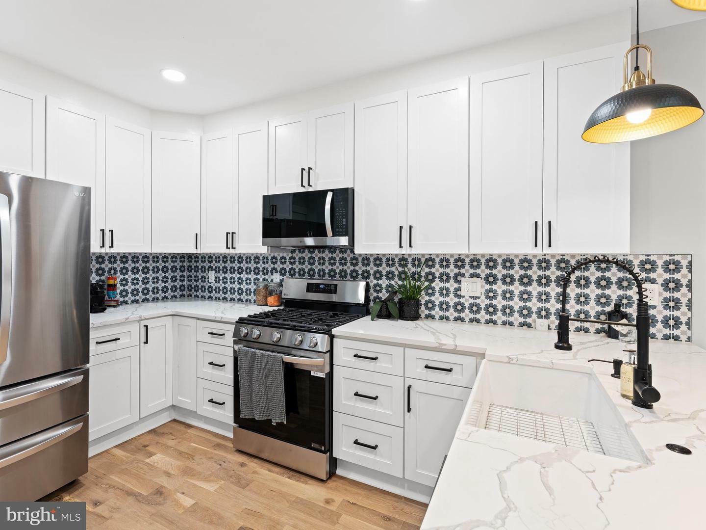 Property Photo: 1611 N Dover Street PA 19121