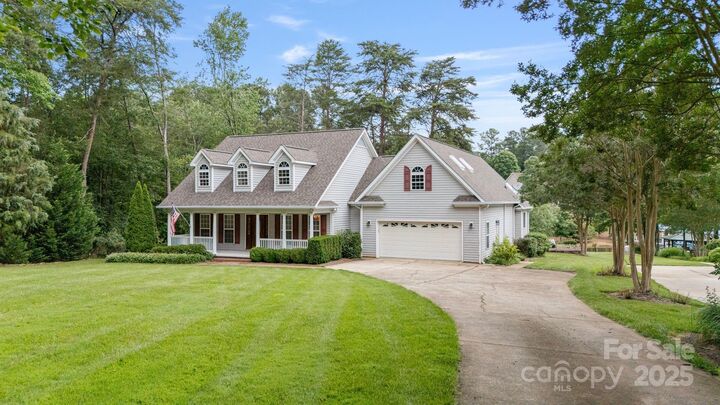 Property Photo: 9372 Island Point Road NC 28673