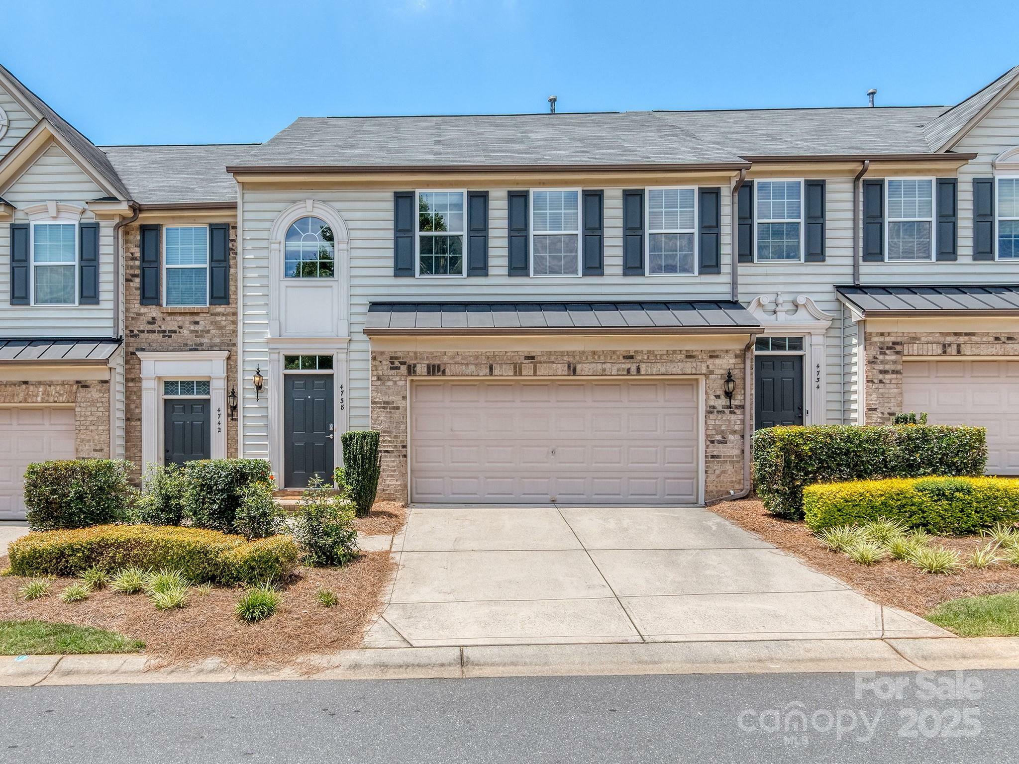 Property Photo: 4738 Mount Royal Lane NC 28210