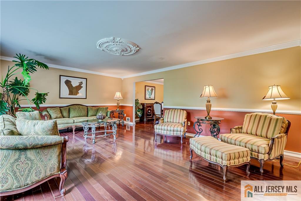 Property Photo:  6 Point Of Woods Drive  NJ 08902 
