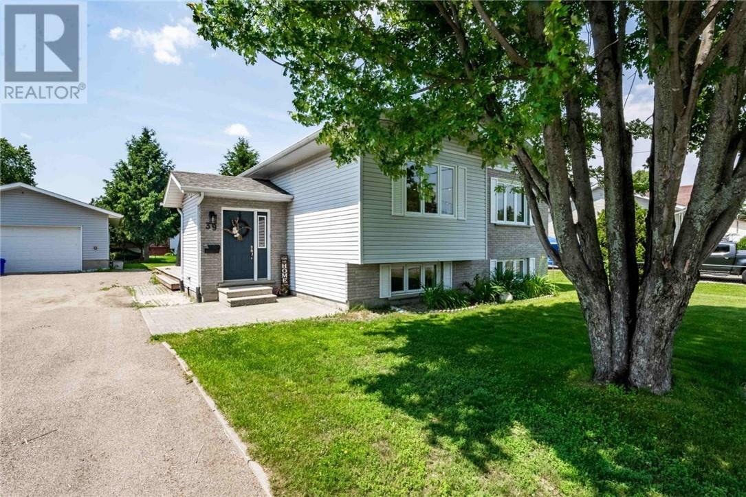 Property Photo: 39 Emile Crescent ON P0M 1R0