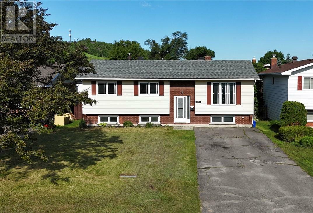 17 Manchester Cres  Sudbury ON P3A 5H4 photo