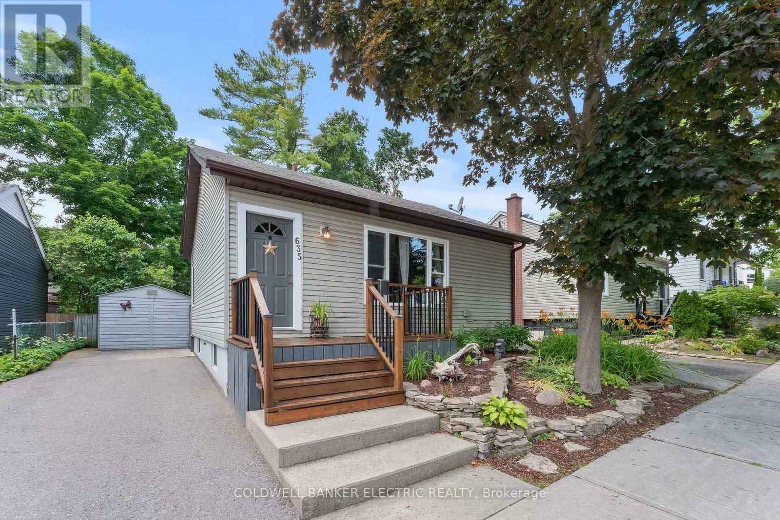 Photo de la propriété: 635 Park Street North ON K9H 4S4