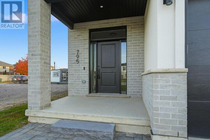 Property Photo: 829 Catalpa Square ON N6G 5B1