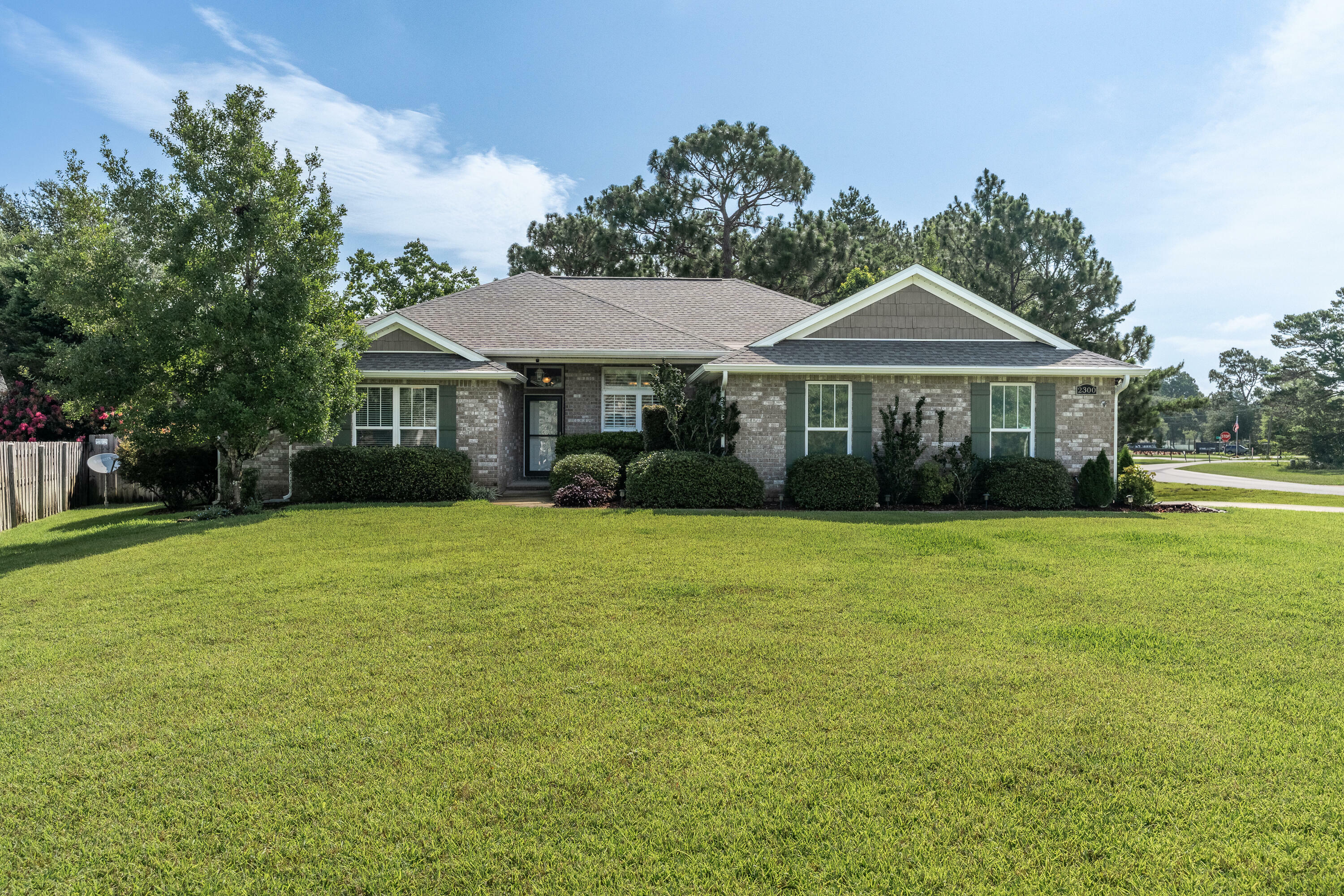 Property Photo: 2300 Valley Place FL 32566