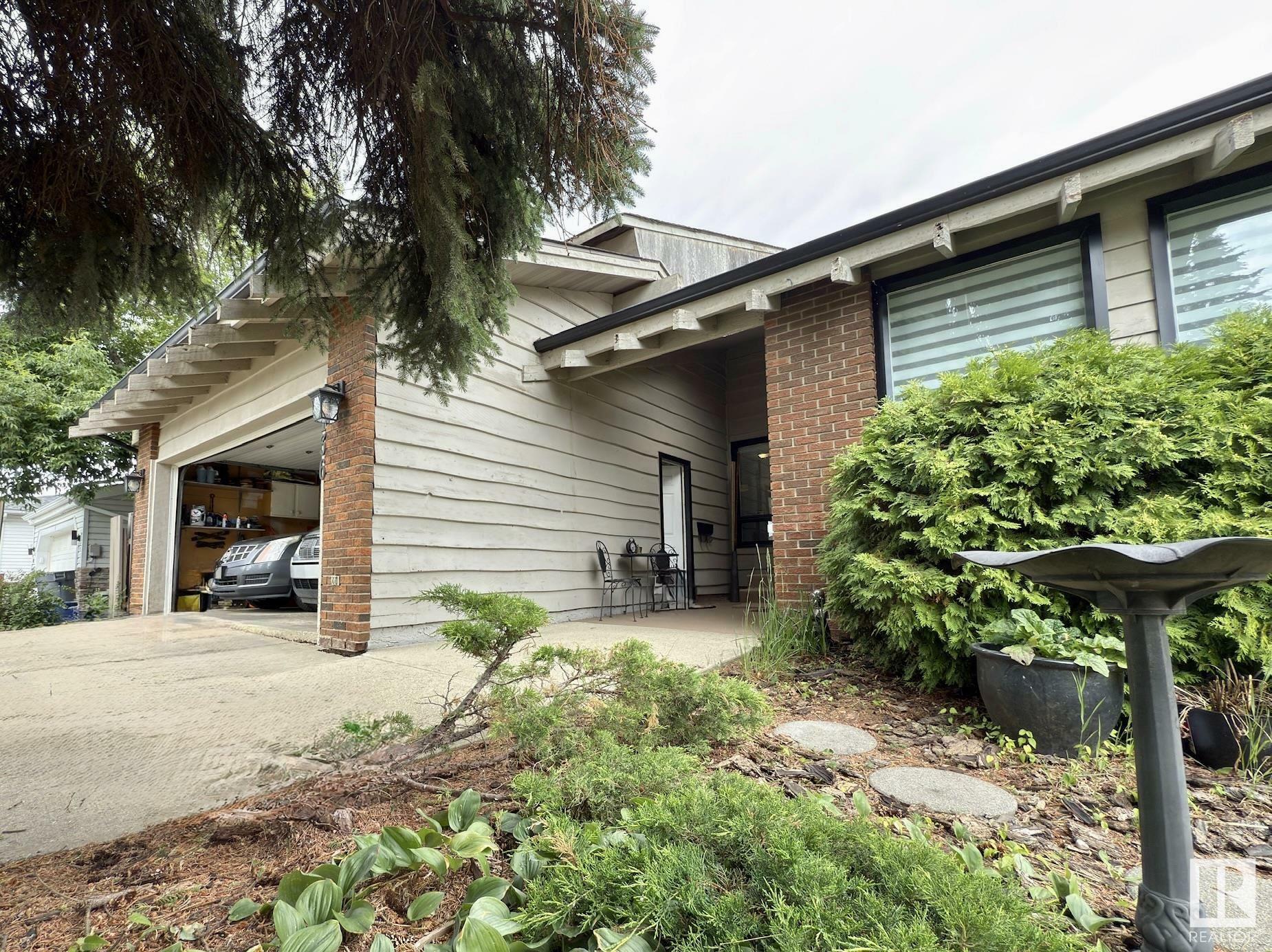 Property Photo: 1136 Parker Drive AB T8A 3Y8