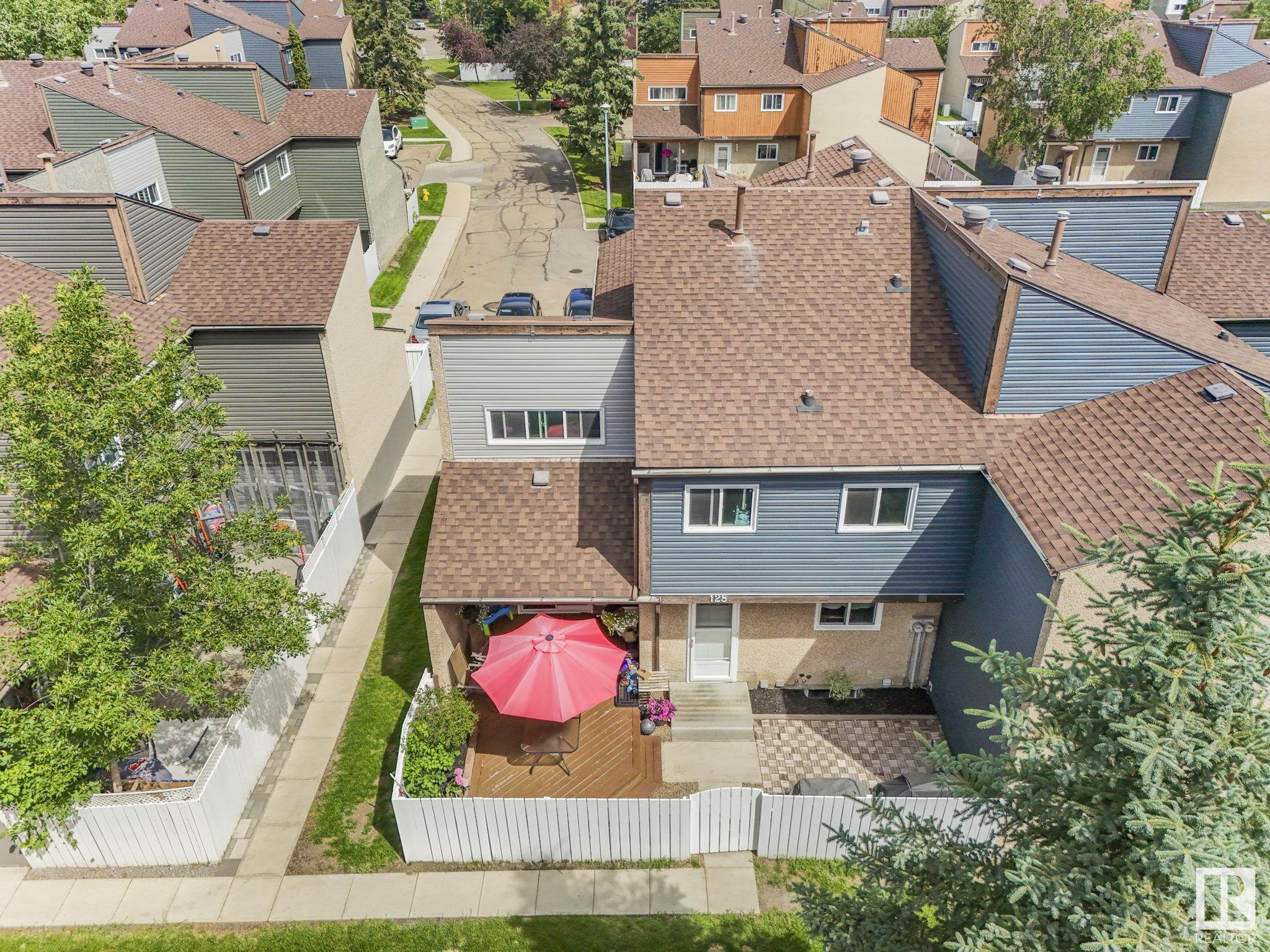 Property Photo: 128 Kaskitayo Court NW AB T6J 3T3