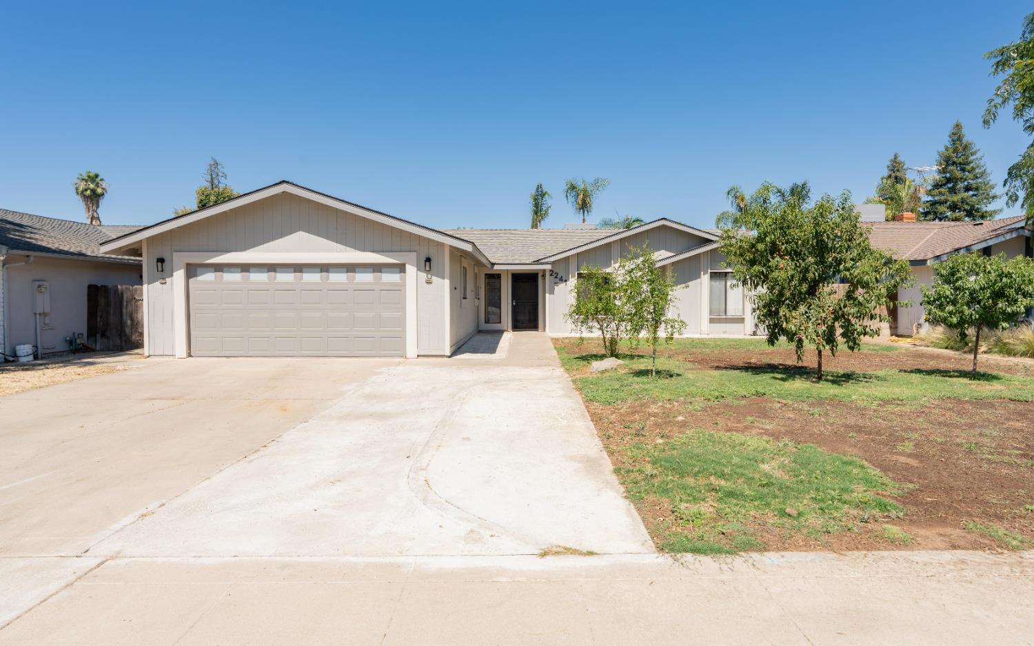 Property Photo:  2241 S Valley Street  CA 93277 