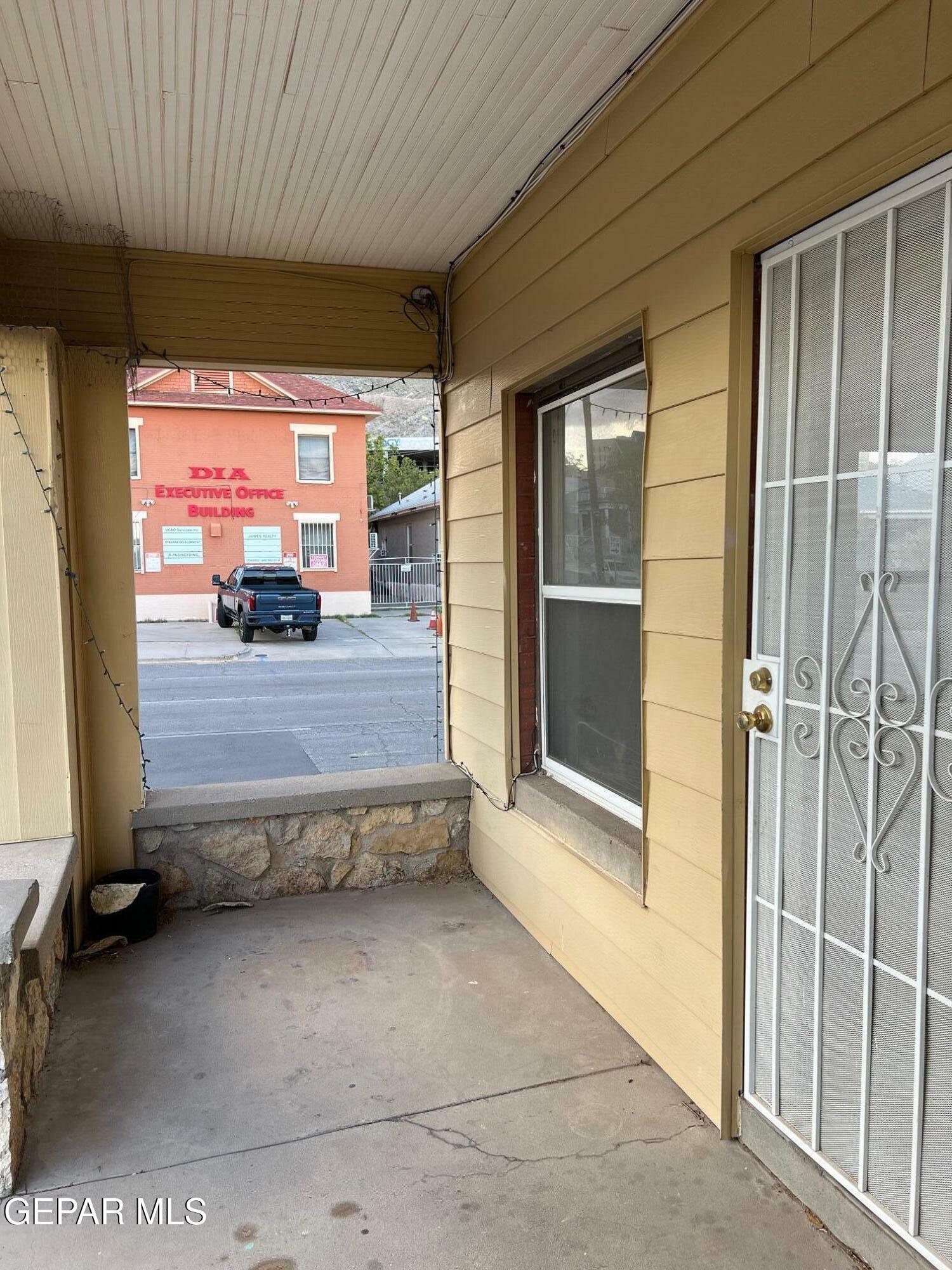 Property Photo:  1118 N Laurel Street  TX 79902 