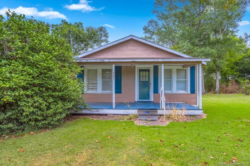 Property Photo: 307 S Welty Street LA 70647