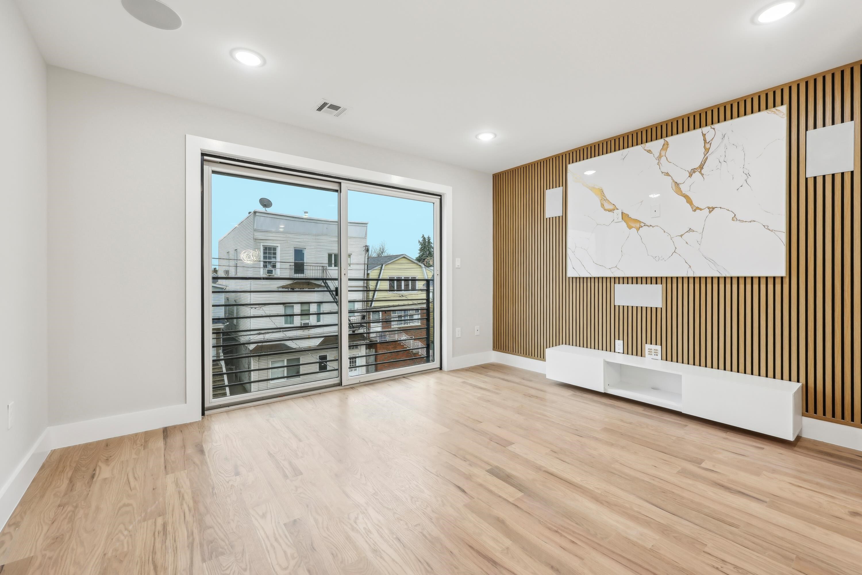 Property Photo: 27 East 16th St 2 NJ 07002
