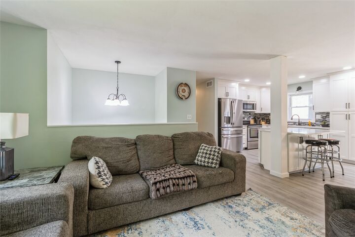 Property Photo:  701 NE 8th Street  IA 50021 
