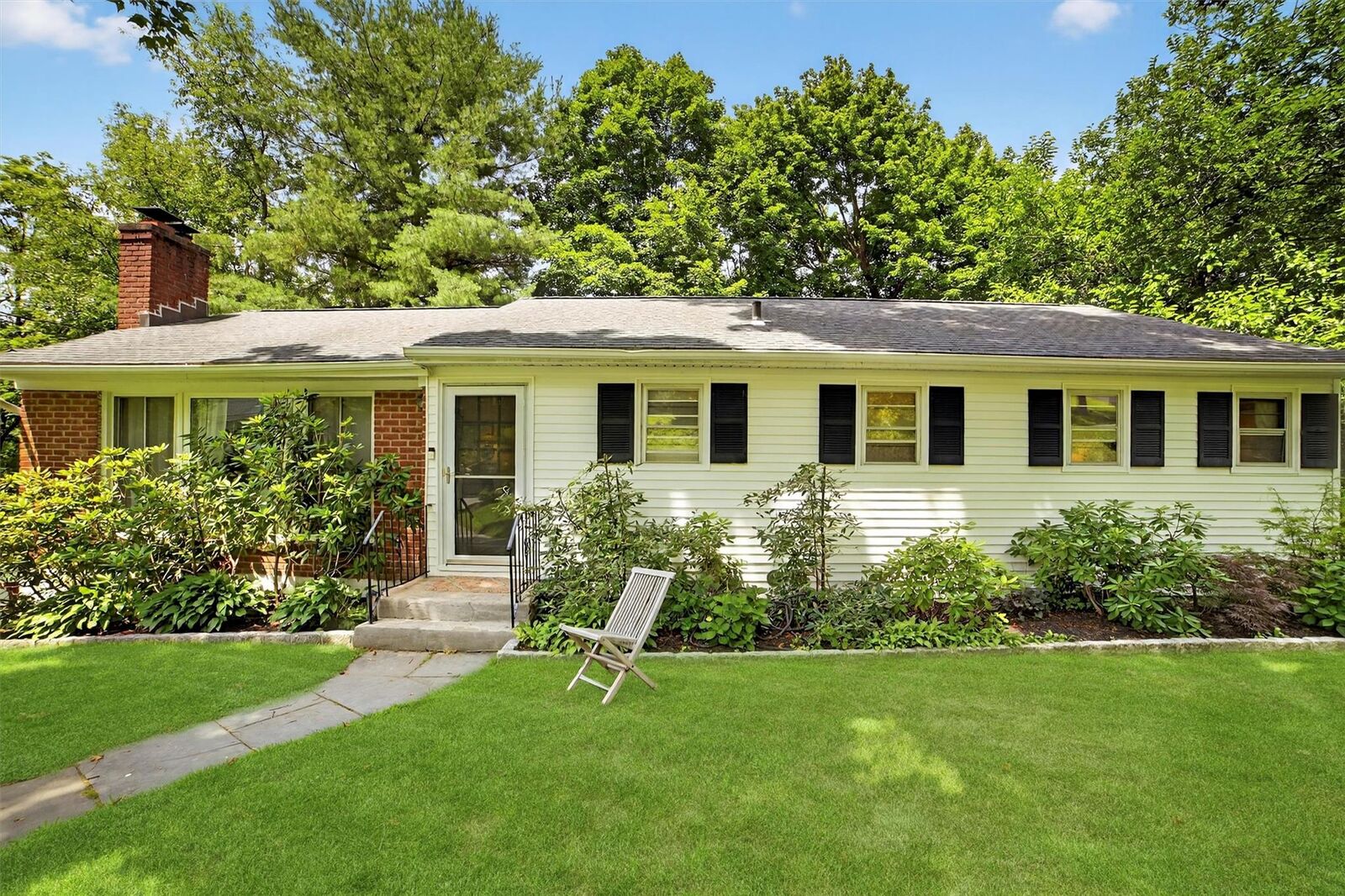 Property Photo:  21 Tappan Terrace  NY 10562 
