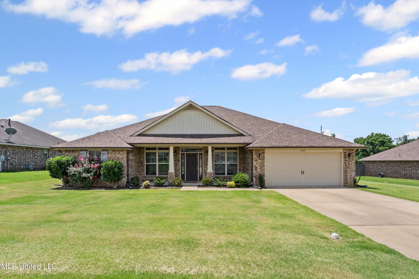 Property Photo: 7653 W Woodridge Drive MS 38672