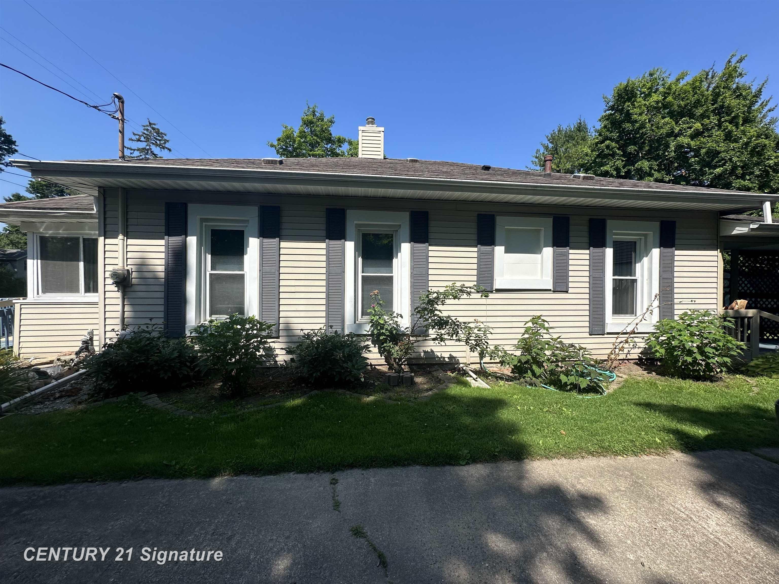 Property Photo:  324 Pine Street  MI 48420 