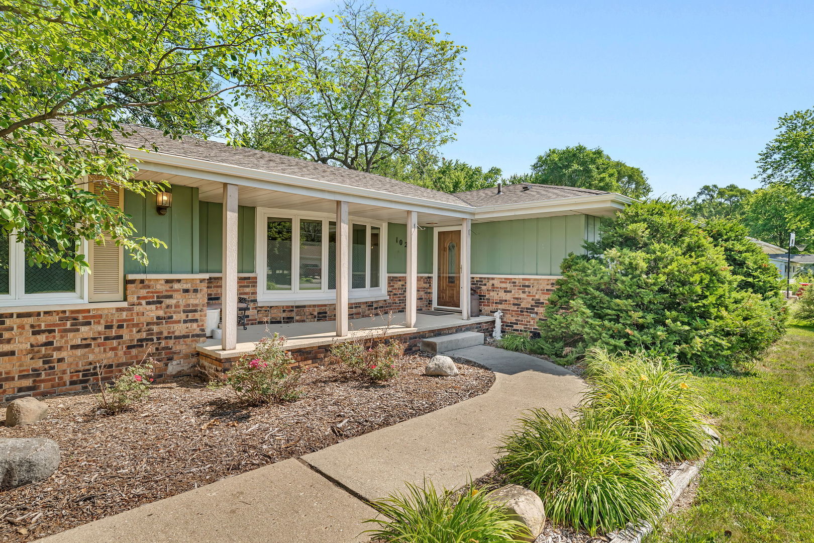 Property Photo: 1020 E 5th Street IL 60416