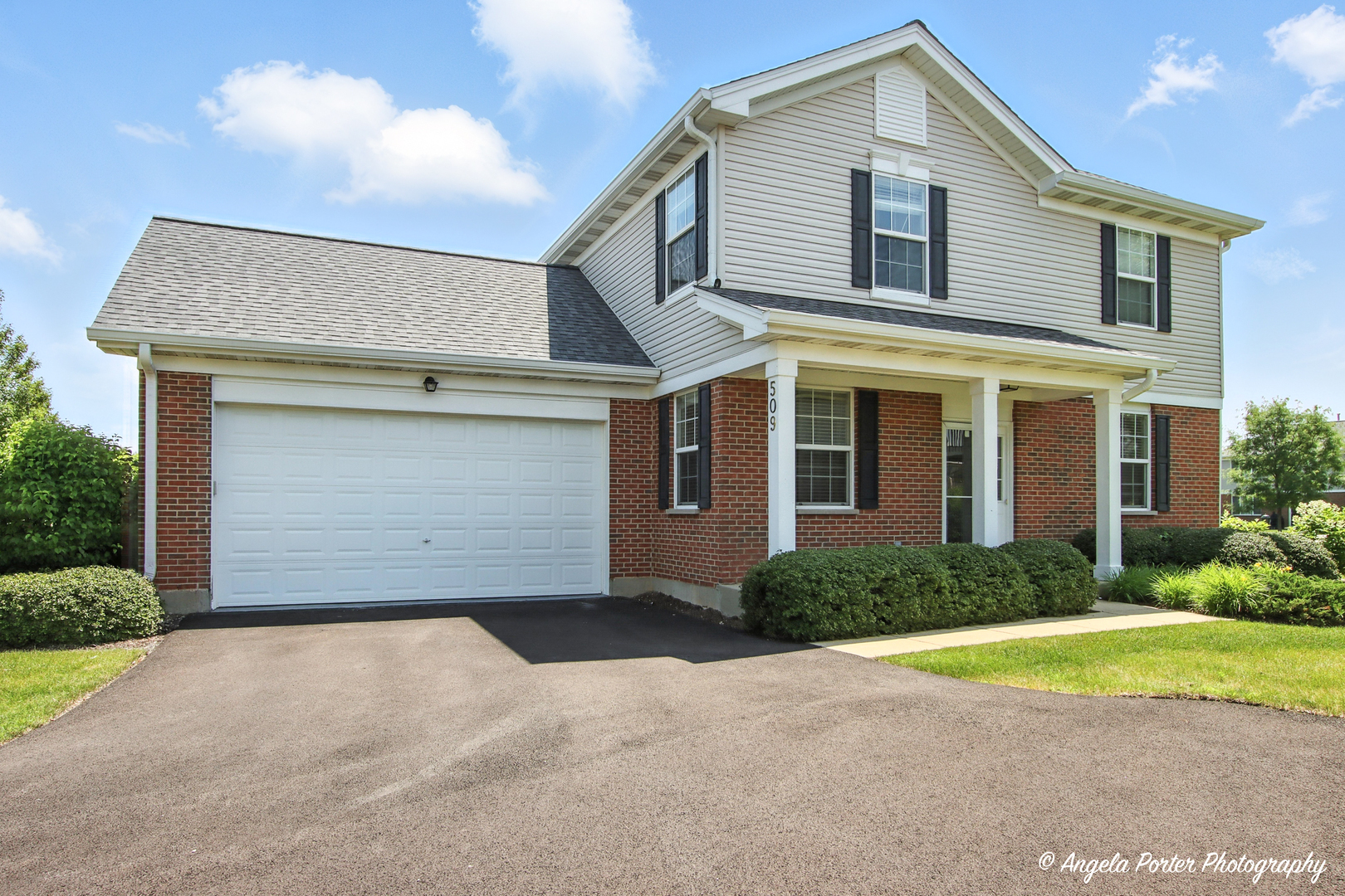Property Photo: 509 Legend Lane IL 60050