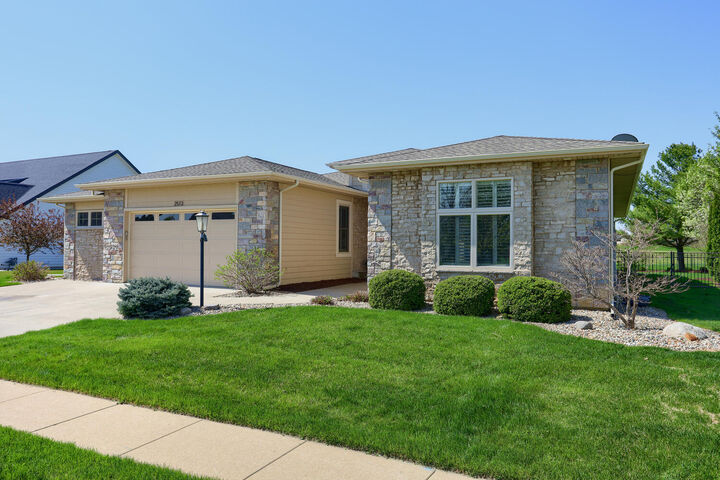 Property Photo: 2513 Muirfield Place IL 61802