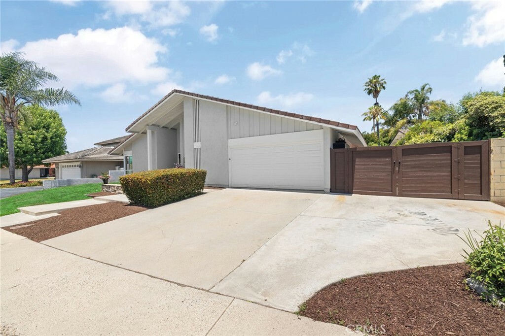 Property Photo: 25521 Rhoda Drive CA 92691