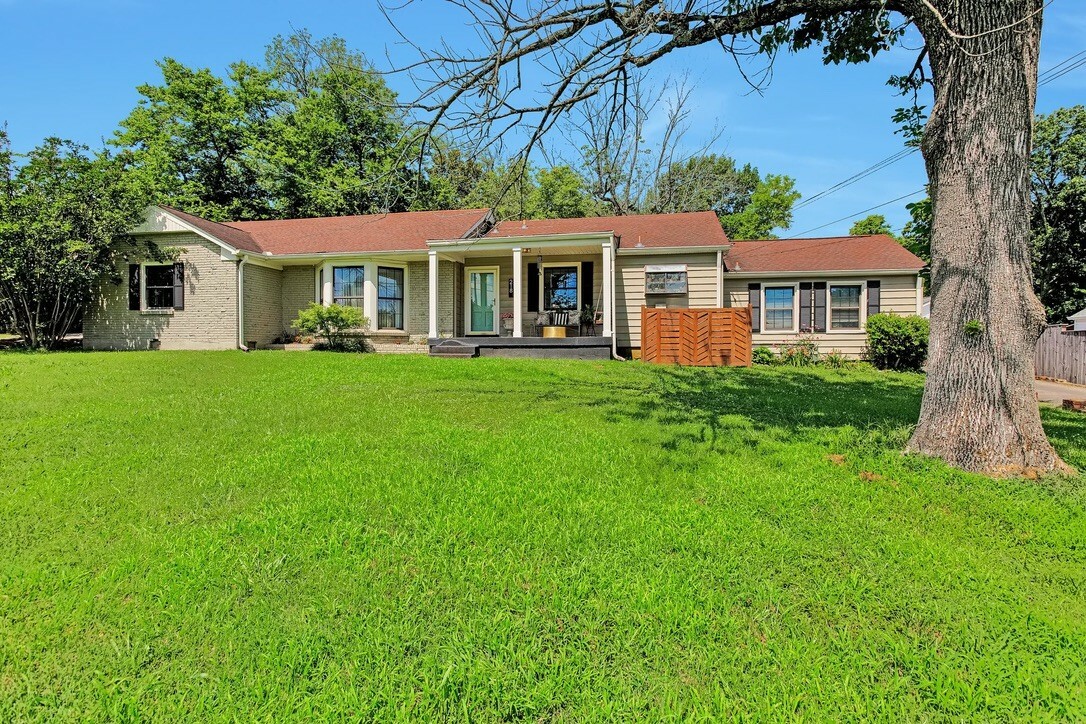 Property Photo: 218 W Marthona Rd TN 37115