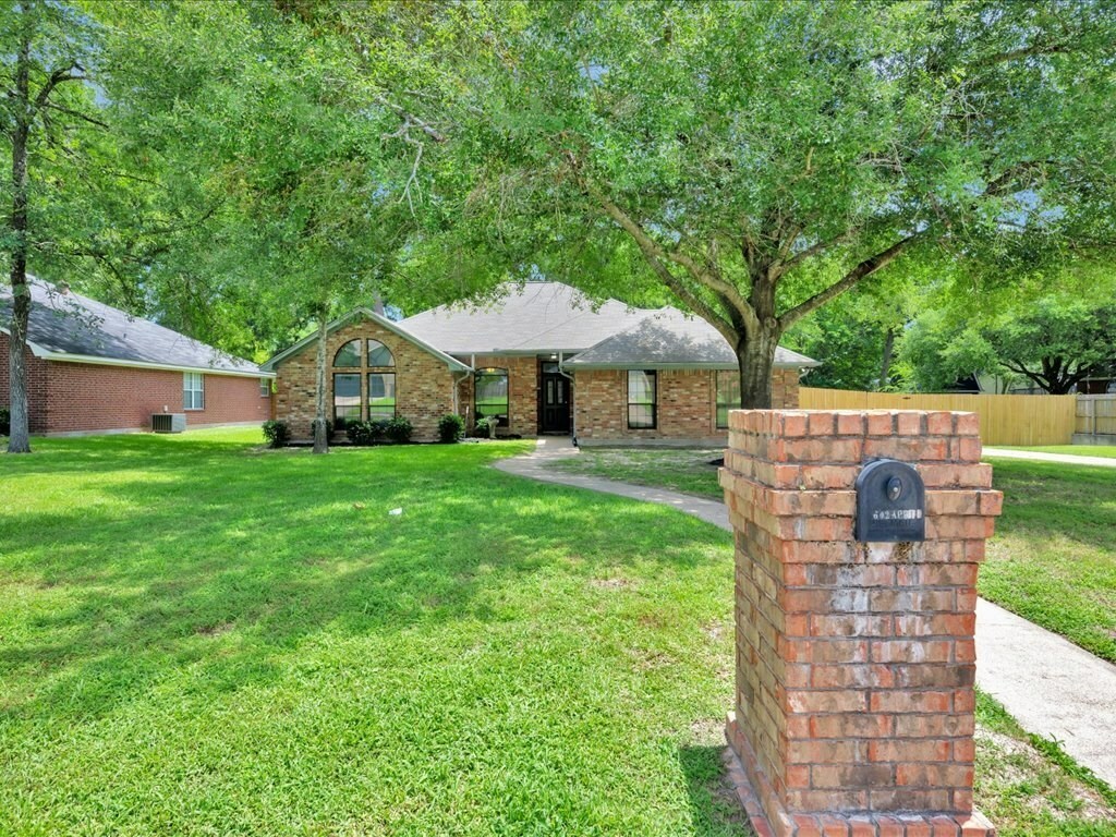 Property Photo: 602 April Dr TX 75904