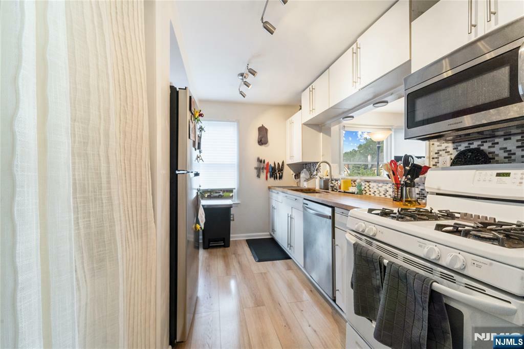 Property Photo:  133 Center Street E5  NJ 07646 