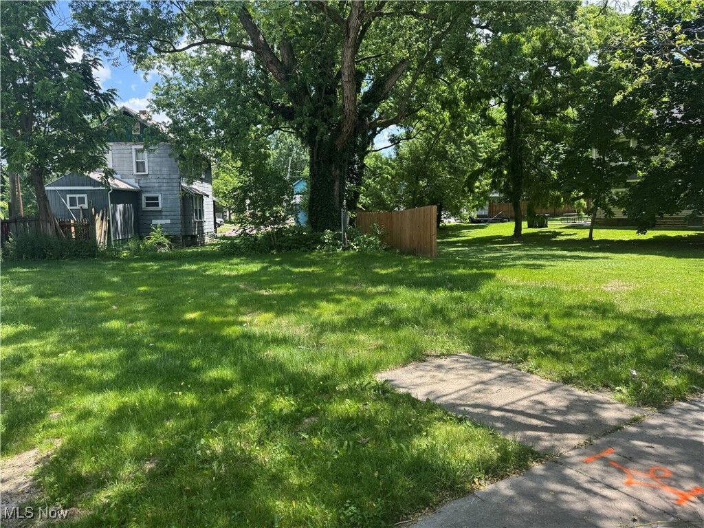 Property Photo: 600 Parkman Road OH 44485