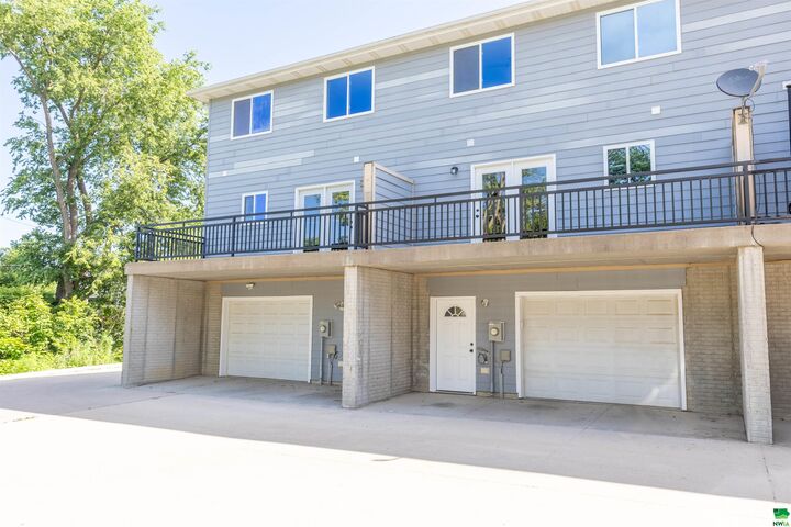 Property Photo:  2803 Stone Park Blvd.  IA 51104 