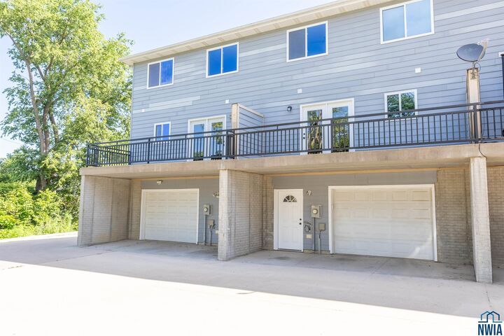 Property Photo: 2803 Stone Park Blvd. IA 51104