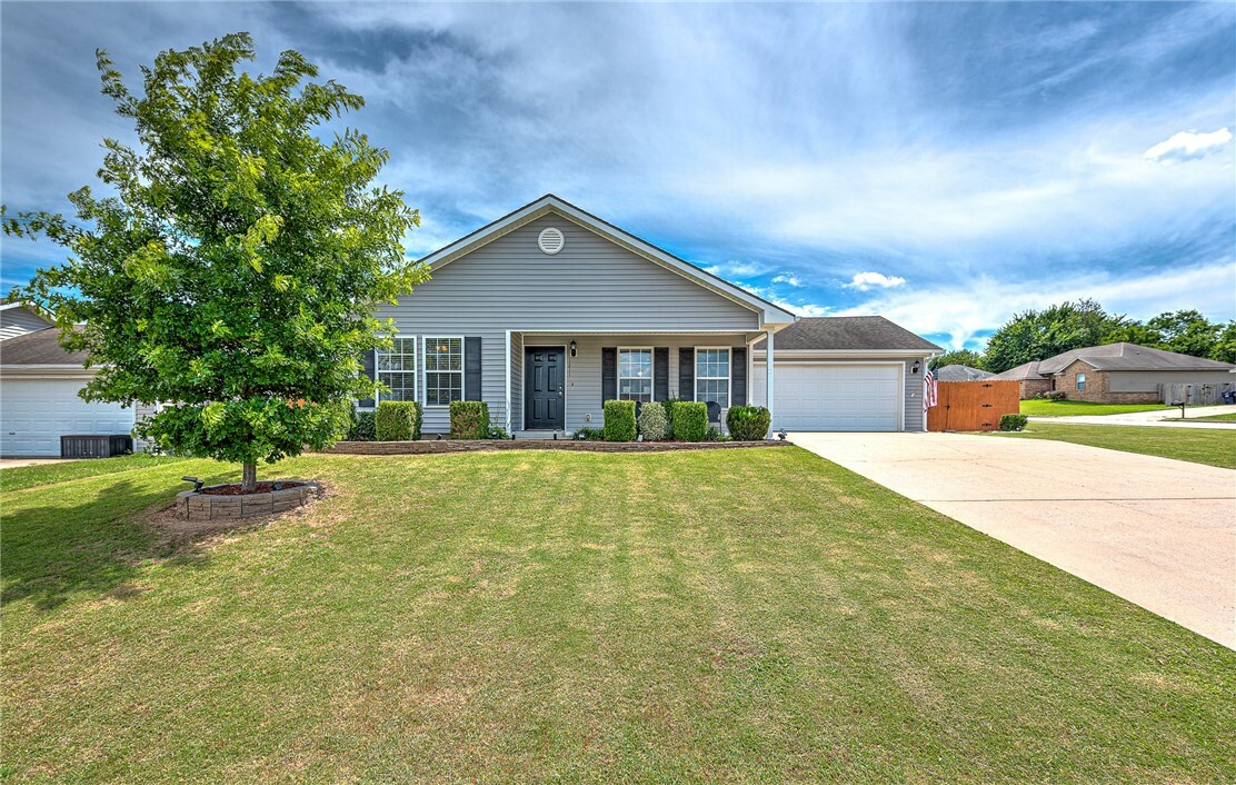 1211 Colonel Hawthorne Drive  Prairie Grove AR 72753 photo