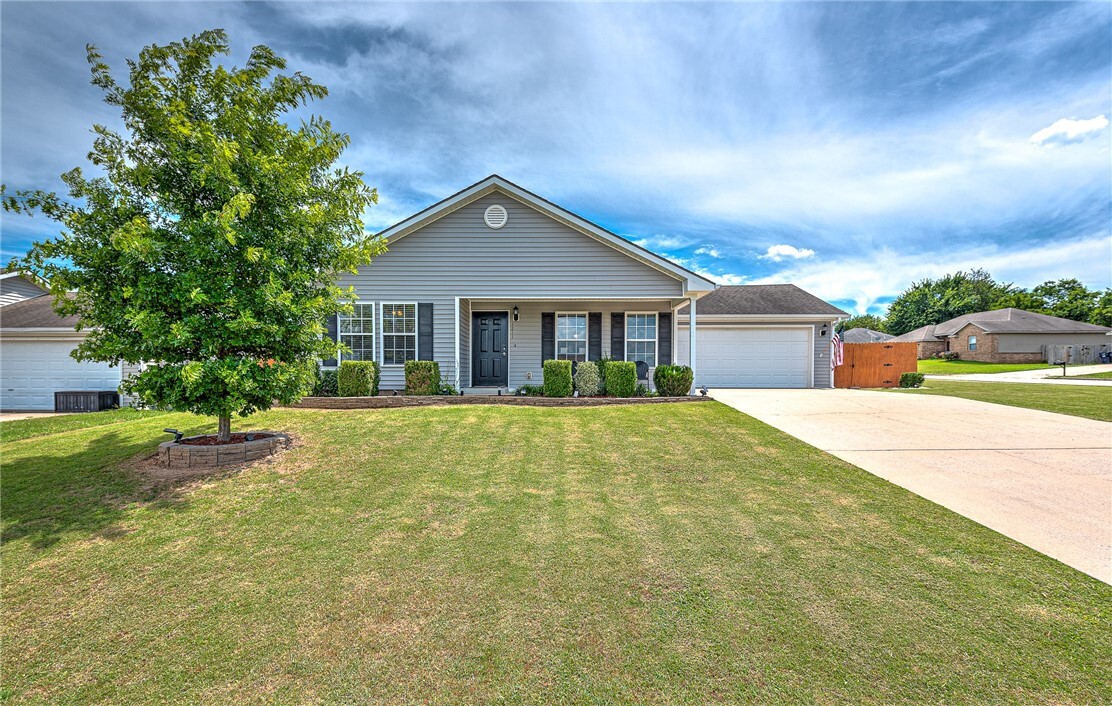 Property Photo:  1211 Colonel Hawthorne Drive  AR 72753 