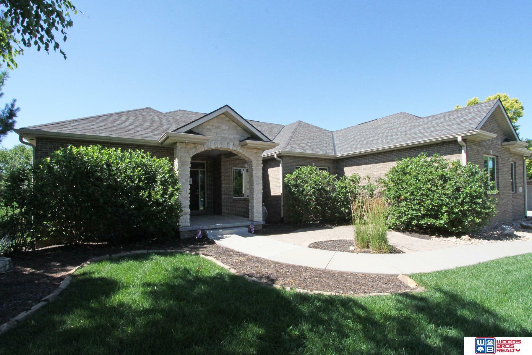Property Photo: 2533 Southview Circle NE 68512