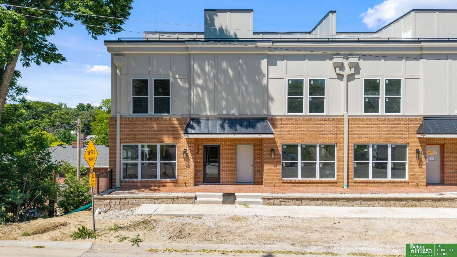 Property Photo:  1006 S 33rd Street  NE 68105 