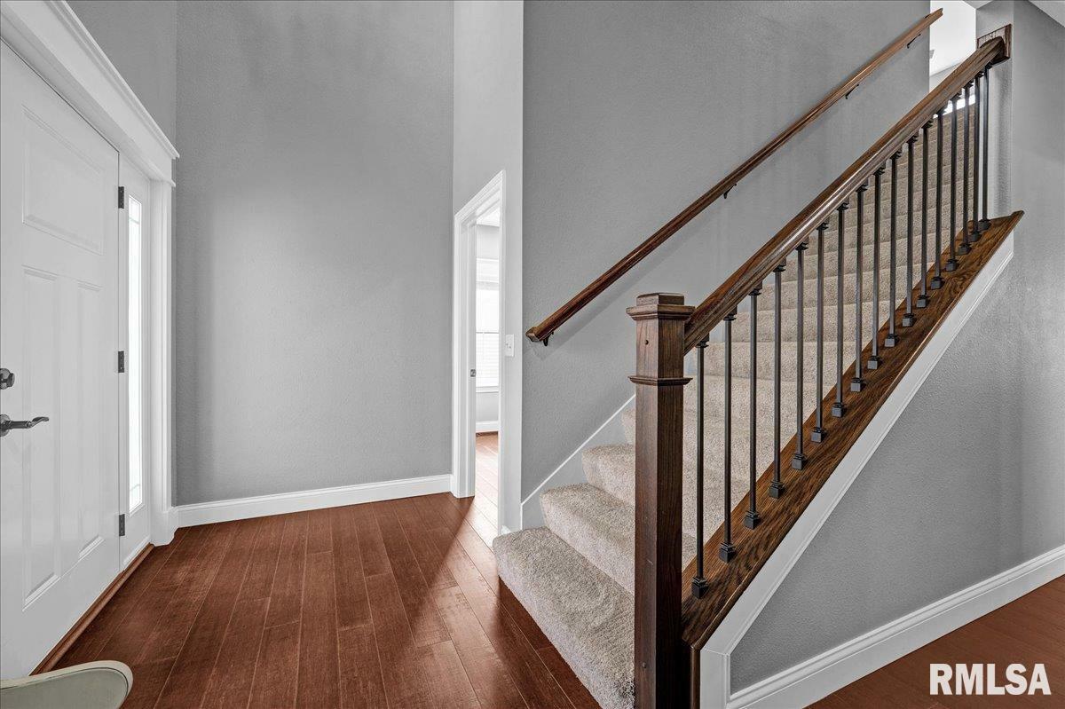 Property Photo: 1302 Hampton Road IL 61571