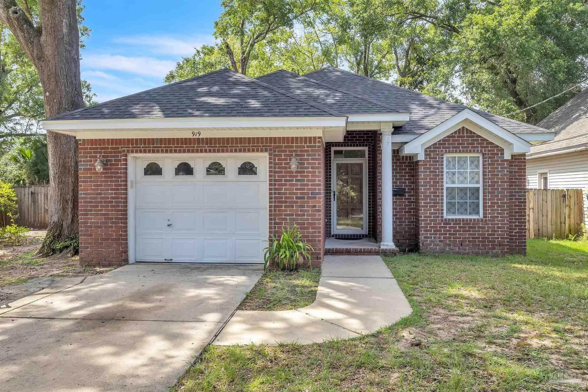 Property Photo: 919 E Bobe St FL 32503