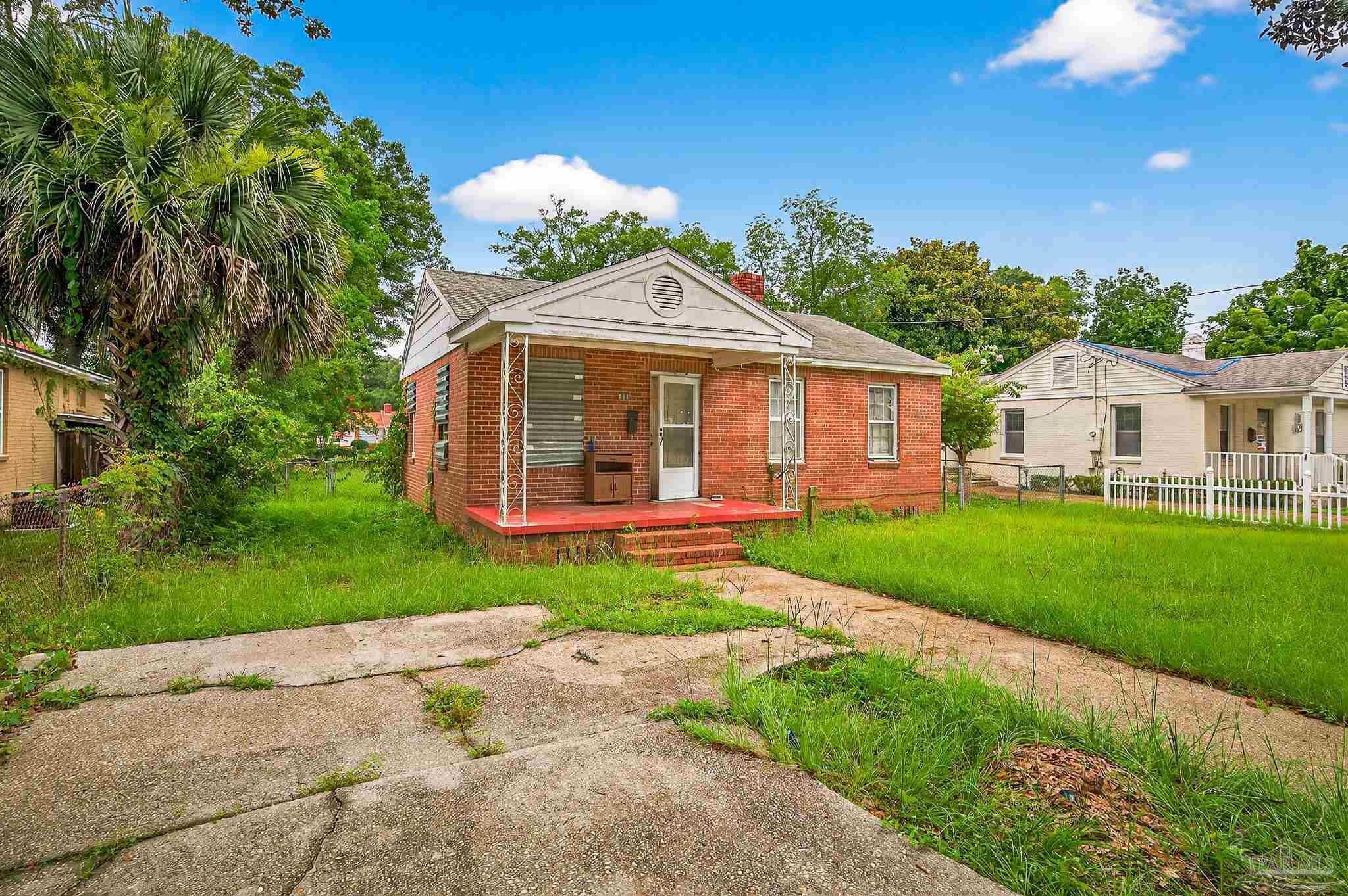 Property Photo: 811 W Jordan St FL 32501