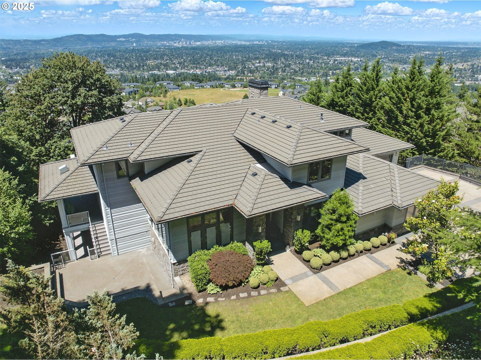 Property Photo: 9433 SE Scotts Ridge Ct OR 97086