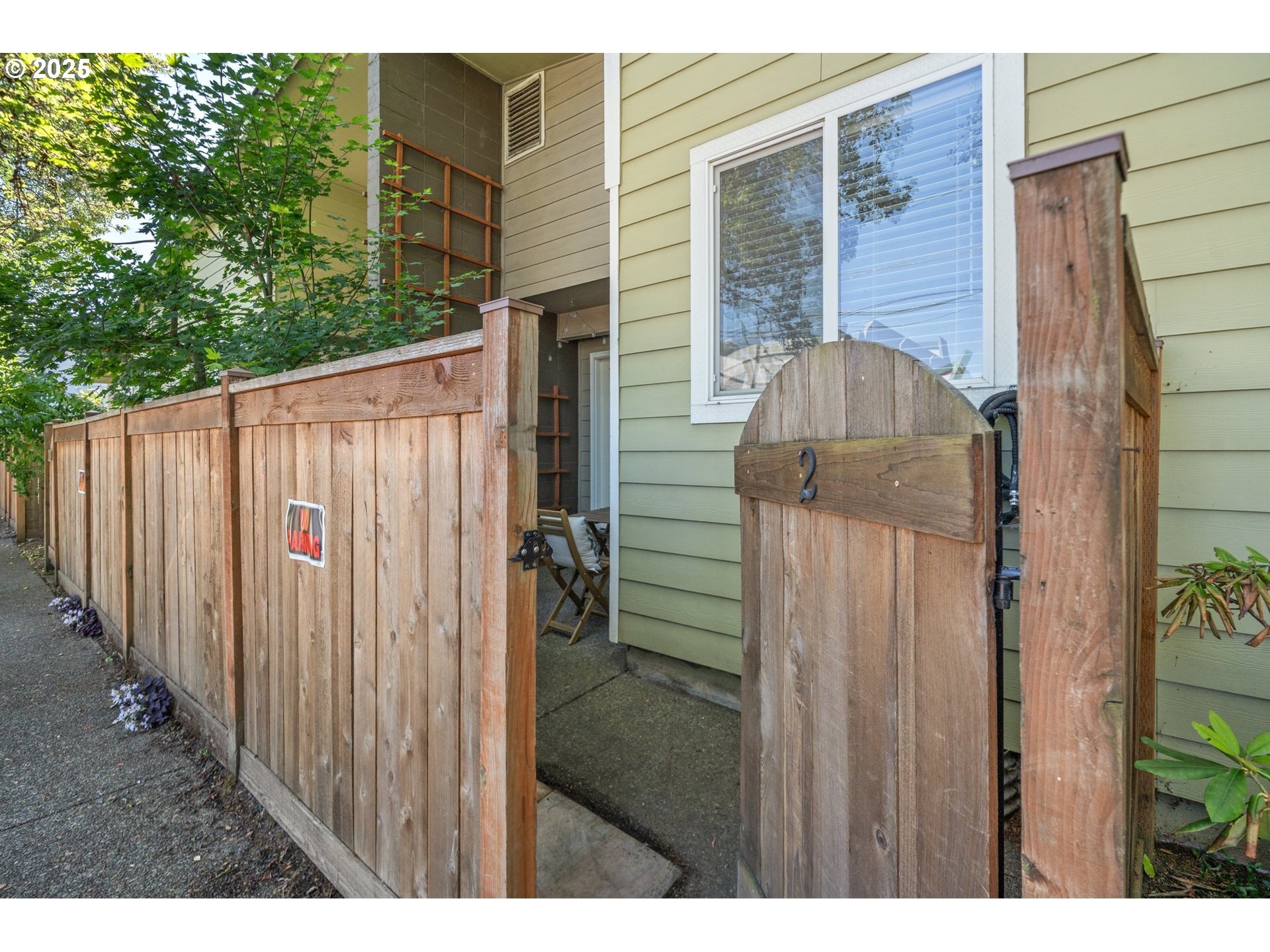 Property Photo: 7302 N New York Ave 2 OR 97203