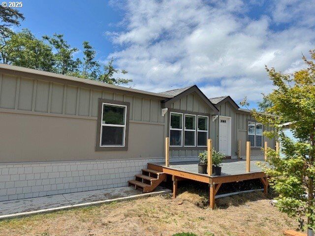 Property Photo: 448 Pacific Dr OR 97121